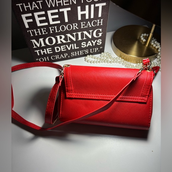 🖤NWOT Red Crossbody Purse with card holder pockets - Picture 5 of 5